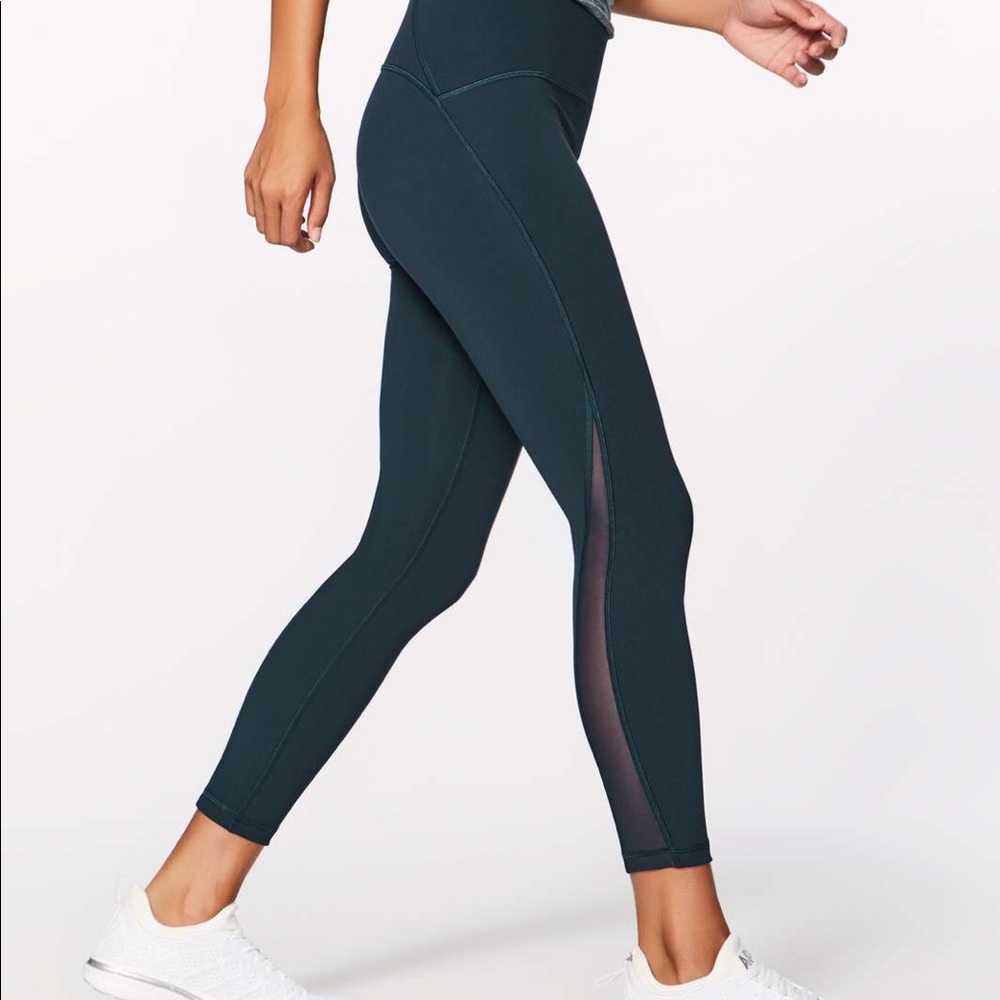 Lululemon Train Times 25” pant size 6
